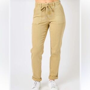 Judy Blue high rise, garment dyed roll up
Beige Casual Pants